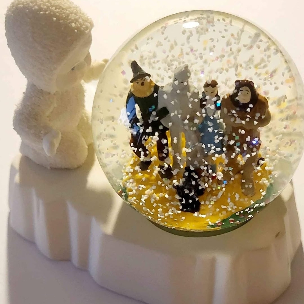SNOW BABIES COLLECTABLE Wizard of Oz Snow Globe with Characters - Picture 9 of 9